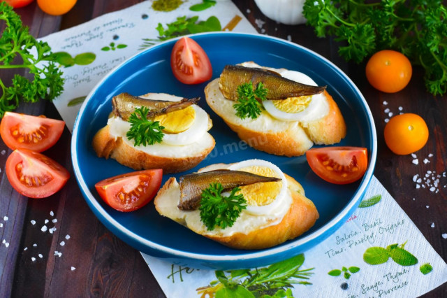 Бутерброди зі шпротами плавленим сиром і яйцем рецепт з фото покроково і відео 