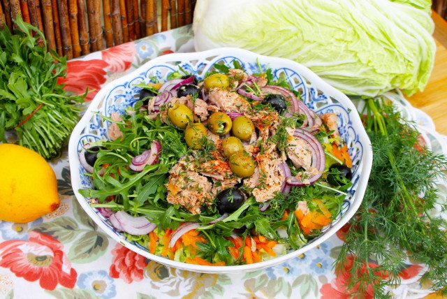 Салат з руколою і тунцем консервованим рецепт з фото покроково 