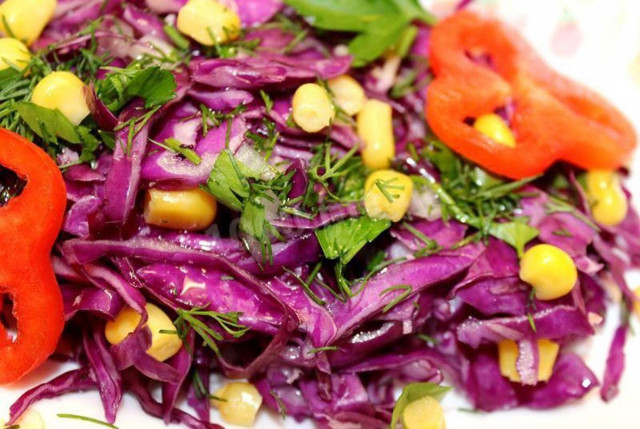 Салат з червонокачанної капусти з кукурудзою рецепт з фото покроково 