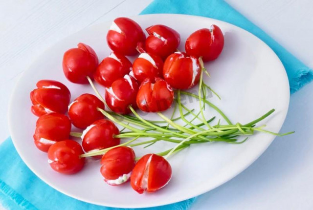 Салат Тюльпани з помідорів з плавленим сиром рецепт з фото покроково і відео 