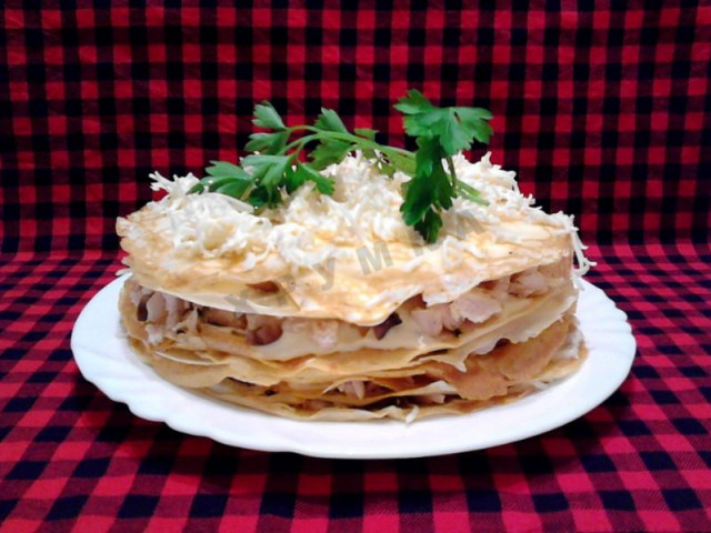 Блинный торт с грибами и курицей