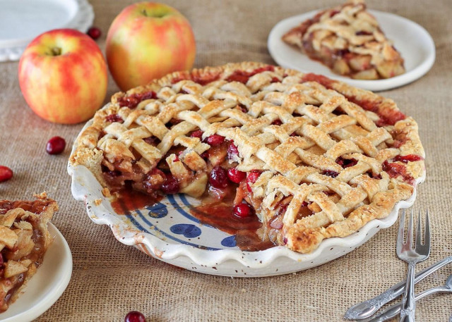 Пиріг з яблуками і журавлиною рецепт з фото 
