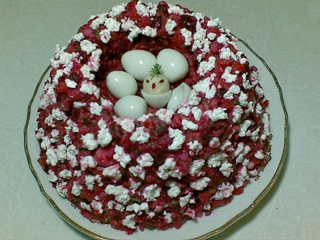 Салат Ластівчине гніздо з перепелиними яйцями рецепт з фото покроково 