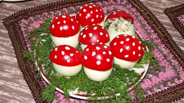 Грибочки з яєць і помідорів на новорічне застілля рецепт з фото 