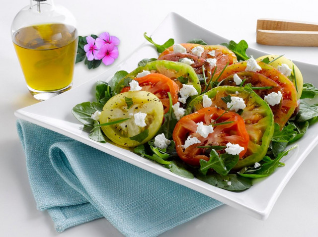 Салат з руколою помідорами і сиром рецепт з фото 