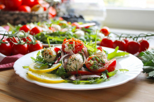 Салат з сиром моцарелла і помідорами черрі рецепт з фото покроково 