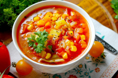 Овощной суп с томатами и кукурузой