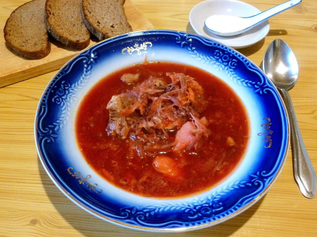 Борщ яловичий по класиці з буряком і томатною пастою рецепт з фото 