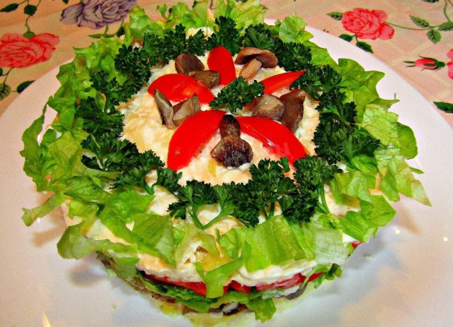 Пісний листковий салат з грибами цибулею і помідорами рецепт з фото покроково і відео 