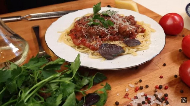 Паста з томатним соусом і ковбасками рецепт з фото покроково і відео 