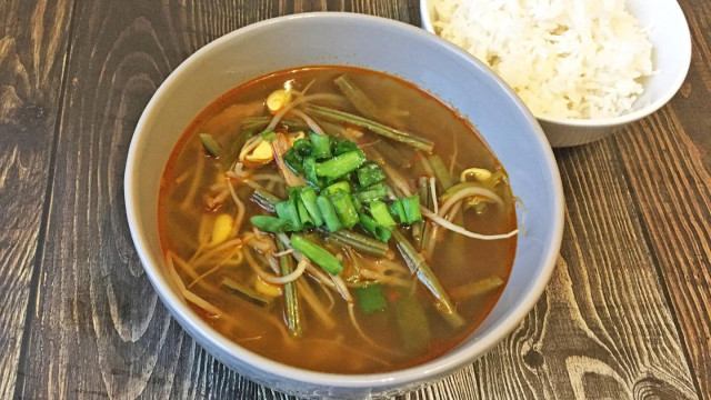 Корейський гострий суп Юккедян (Юккеджан) рецепт з фото і відео 