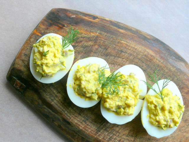 Яйця фаршировані оселедцем рецепт з фото
