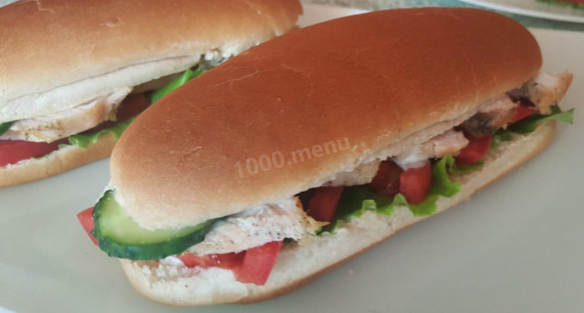 Бутерброди з булочки з куркою і овочами рецепт з фото 