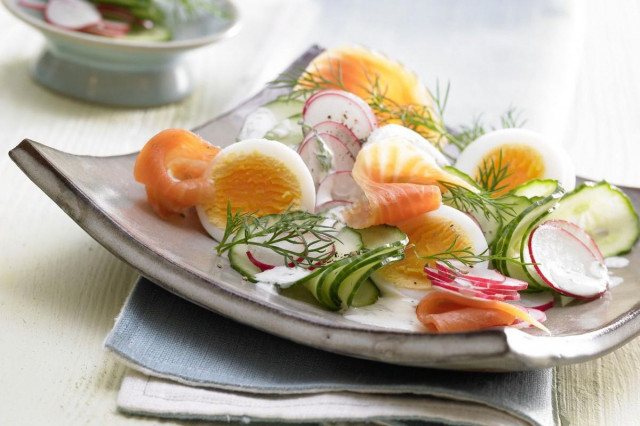 Салат копчена риба огірок рецепт з фото 