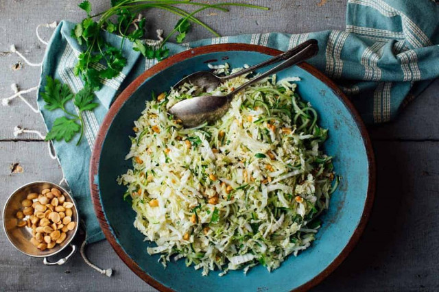 Салат з китайською капустою і огірком рецепт з фото 