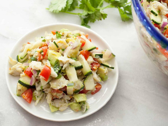 Салат з натуральним крабом і авокадо рецепт з фото 