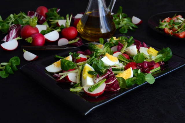 Весняний салат з редискою і черемшею рецепт з фото покроково і відео 