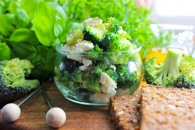 Салат з брокколі з сиром рецепт з фото покроково 