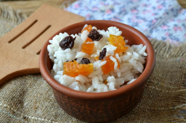 Солодкий рис з курагою рецепт з фото 