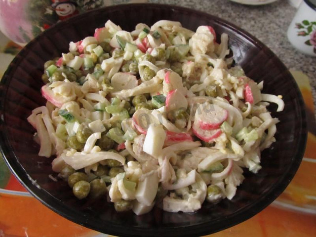 Салат Морський з кальмарами і зеленим горошком рецепт з фото покроково 