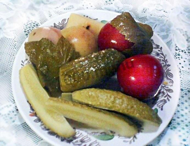 Солоні огірки з яблуками на зиму рецепт з фото 