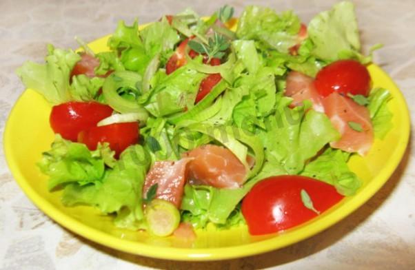 Салат з сьомгою цибулею пореєм черрі латук рецепт з фото крок за кроком 