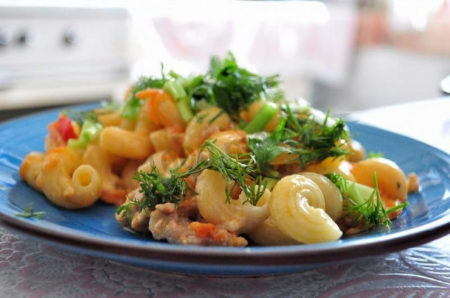 Макарони з фаршем і овочами в часниковому соусі рецепт з фото покроково 