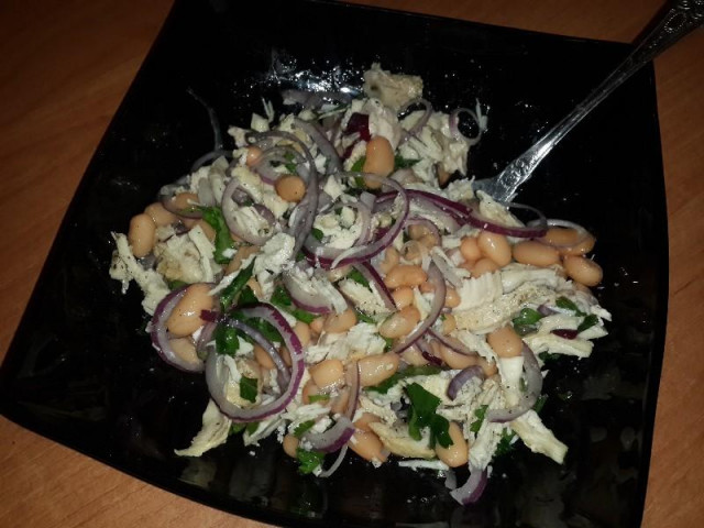 Легкий салатик з білої квасолі і курки рецепт з фото 