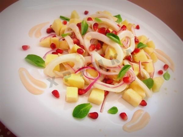Салат з кальмарами і яблуками під йогуртовим соусом рецепт з фото покроково 