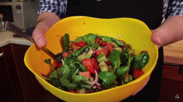 Салат зі шпинату,авокадо, огірками і перцем рецепт з фото покроково і відео 