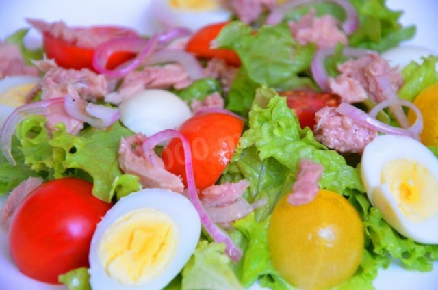 Салат з консервований тунцем і перепелиними яйцями рецепт з фото покроково 