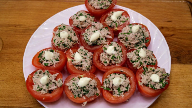 Швидка закуска з помідорів фаршированих тунцем рецепт з фото покроково і відео 