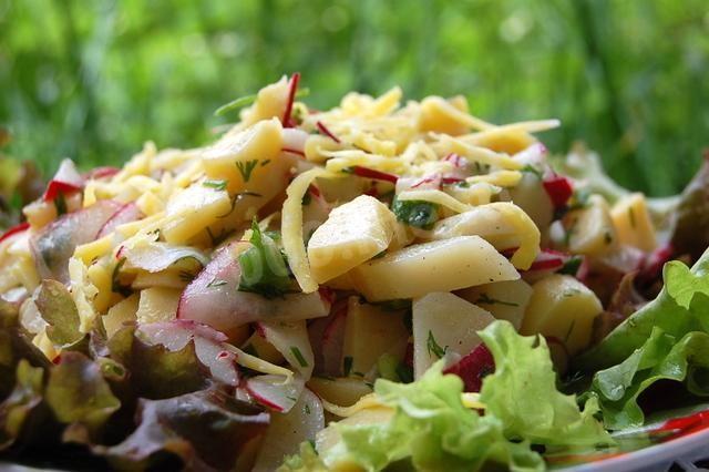 Картопляний салат з редискою і зеленню рецепт з фото покроково 