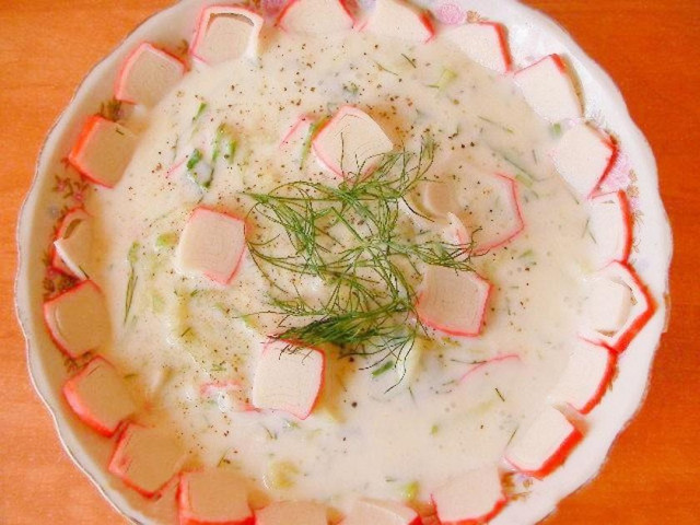 Холодний суп на кефірі з огірків і крабових паличок рецепт з фото покроково 