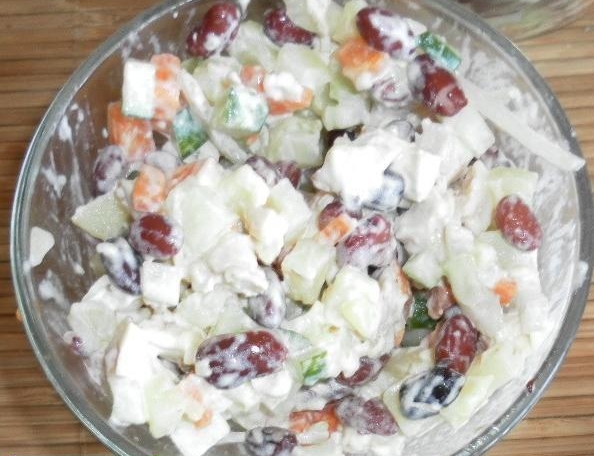Салат з копченої курячої грудки з квасолею і огірками рецепт з фото покроково 