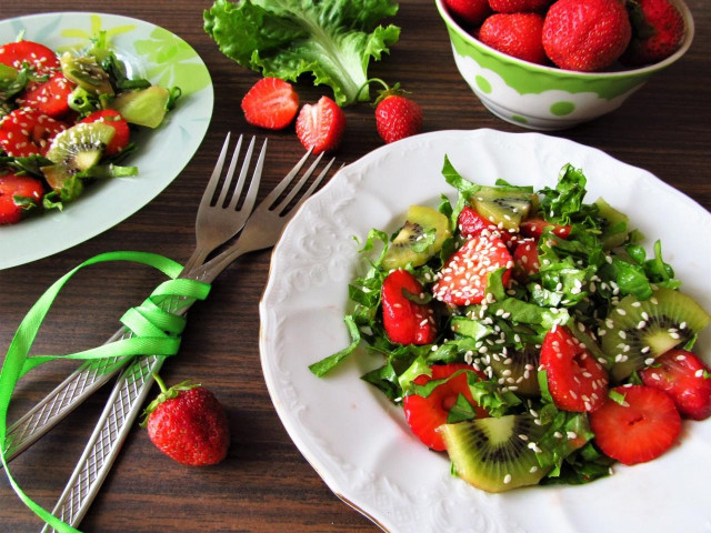 Салат з полуниці і ківі рецепт з фото покроково 