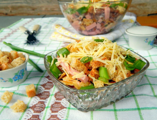 Салат із зеленою цибулею сухариками шинкою і квасолею рецепт з фото покроково 