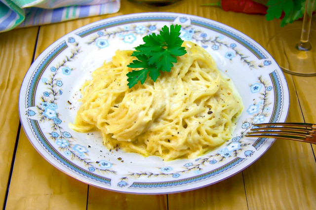 Спагетті з твердим сиром молоком і вершками рецепт з фото покроково і відео 