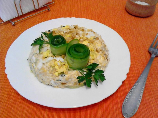 Салат з сиром горіхами перепелиним яйцем рецепт з фото покроково 