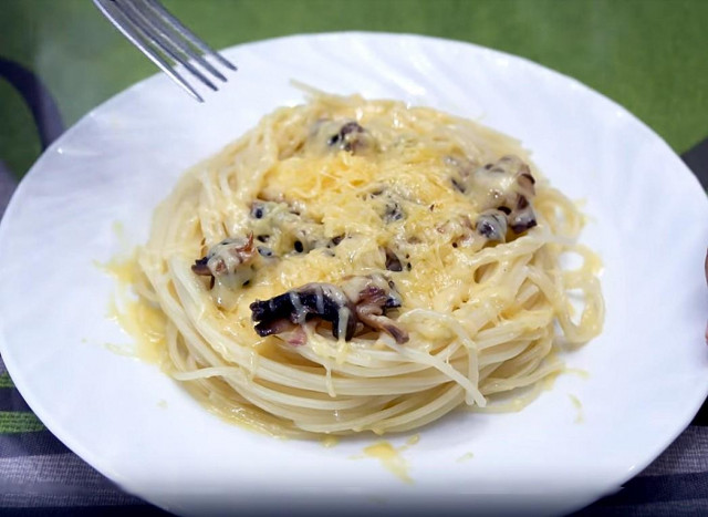 Паста спагетті з печерицями та твердим сиром пармезан рецепт з фото покроково і відео 