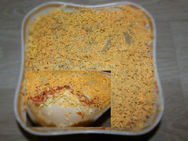 Салат з червоною рибою яйцем і сиром ніжний рецепт з фото крок за кроком 