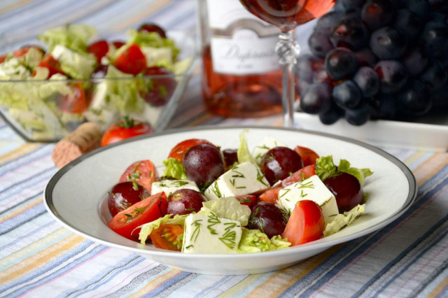 Овочевий салат з фетою і виноградом рецепт з фото 