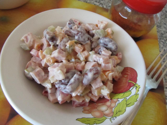 Салат з квасолею і шинкою німецький рецепт з фото покроково 