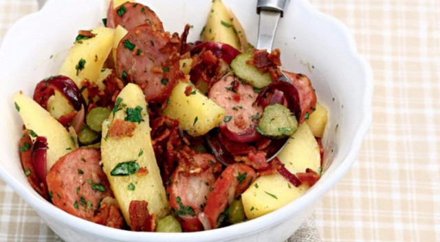 Німецький картопляний салат з беконом і ковбасою рецепт з фото покроково 
