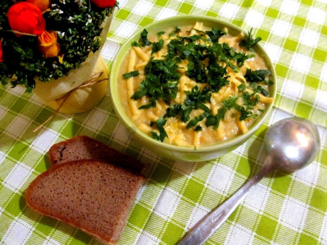 Крем суп из цветной капусты с курицей и плавленым сыром