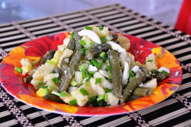 Салат із стручкової квасолі картоплі зеленої цибулі і яєць рецепт з фото покроково 