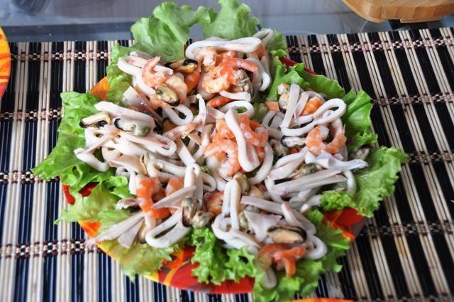 Теплий салат з креветками і морепродуктами рецепт з фото покроково 