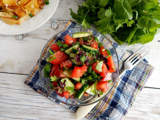 Салат з огірками та помідорами з маслом рецепт з фото покроково 