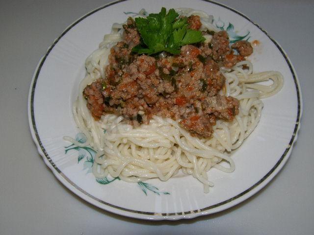 Спагетті з соусом болоньєзе рецепт з фото покроково 