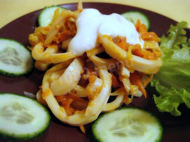 Салат з кальмарами і яйцем зі сметаною рецепт з фото покроково 
